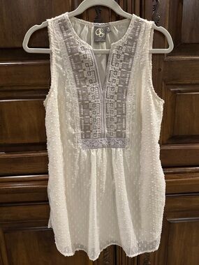 Anthro NWOT Cream Sleeveless Embroidered Dot Swiss Top - Small